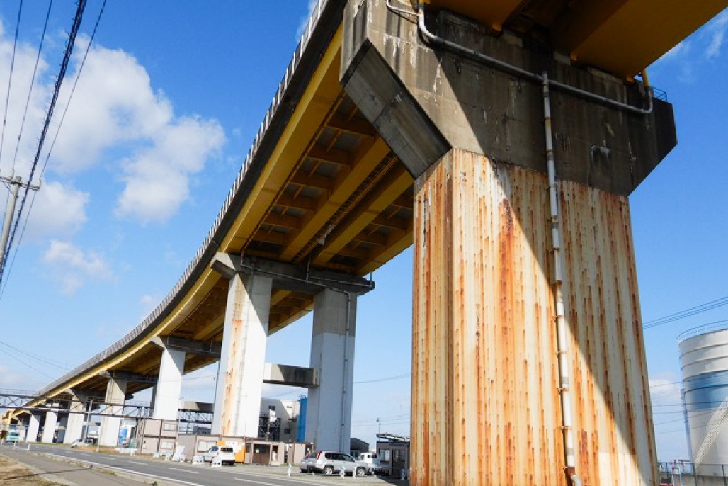 鋼板巻き立て工法による橋脚のコンクリート内部劣化調査